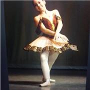 Profesora de Ballet clásico , egresada del sistema Mexicano de Ballet y The Royal Academy of Dance